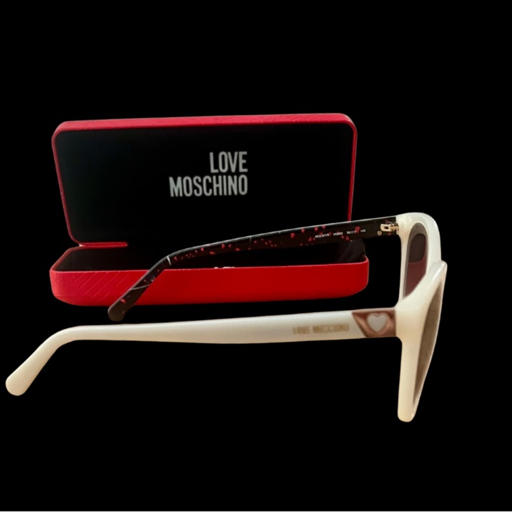 NWOT Love Moschino White Sunglasses with Black Lenses - Picture 2 of 8